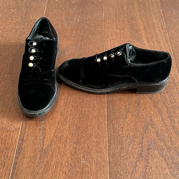 Stuart Weitzman Women’s Black Velvet Shoes Size 9 - Picture 1 of 6
